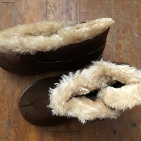 China Buttons City Fur Boots - Picture 3 of 3